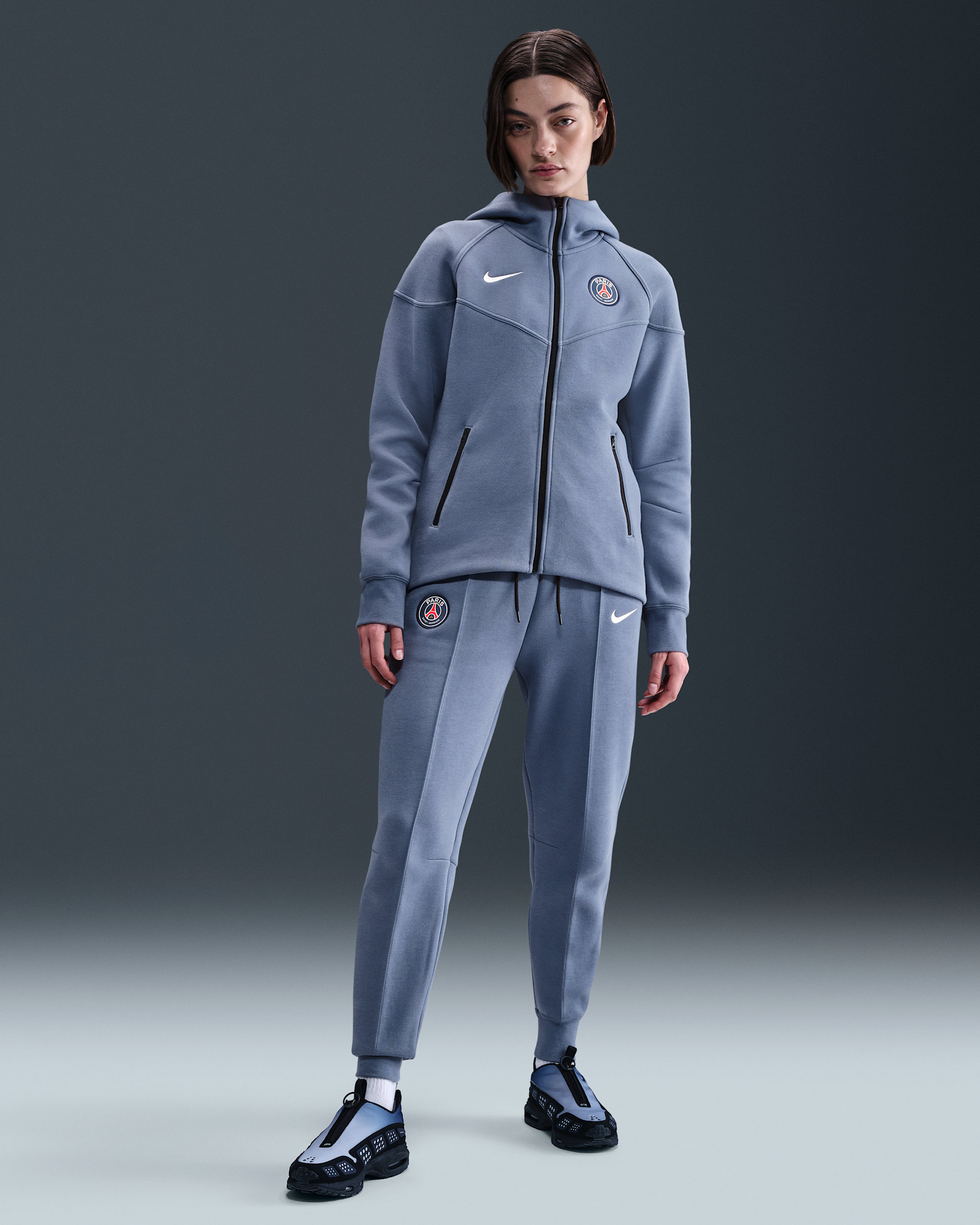 Paris Saint-Germain Tech Women's Nike Football Fleece Mid-Rise